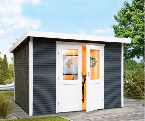 Ein modernes graues Gartenhaus mit beleuchtetem Innenraum, sichtbarer Weltkarte und gepflegtem Äußeren.