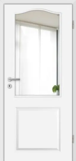 Eine weiße Tür mit Glaseinsätzen steht neben einem hellen Fenster und einer kleinen Grünpflanze.