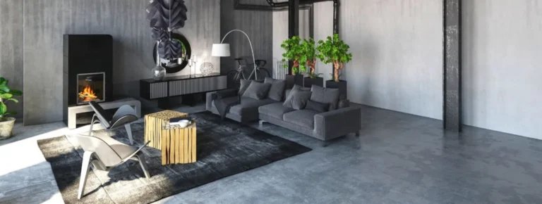 Modernes Wohnzimmer mit grauen Sofas, Hartvinylboden, Kamin und Zimmerpflanzen.