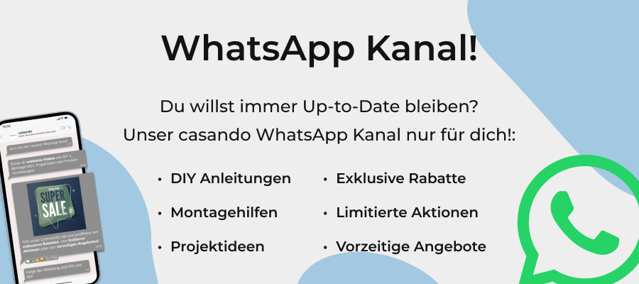 Das Bild zeigt ein modernes Smartphone, das zentral auf einem neutralen weißen Hintergrund platziert ist. Auf dem Bildschirm des Smartphones ist in großen, deutlich lesbaren Buchstaben die Aufschrift „Super Sale“ zu sehen. Umgeben wird der Text von visuellen Elementen, die den Verkaufscharakter unterstreichen, wie zum Beispiel stilisierte Preisetiketten oder Symbole für Rabatte. Rechts neben dem Smartphone befindet sich eine Liste mit Vorteilen, die der abgebildete WhatsApp-Kanal bietet. Diese Liste enthält Stichpunkte wie „DIY Anleitungen“, „Montagehilfen“, „Projektideen“, „Exklusive Rabatte“, „Limitierte Aktionen“ und „Vorzeitige Angebote“. Die Schrift ist klar und gut leserlich, in einer angenehmen Größe dargestellt. Der gesamte Aufbau des Bildes wirkt harmonisch und übersichtlich gestaltet. Es vermittelt den Eindruck eines praktischen digitalen Angebots im Bereich Haus- und Gartenprodukte von casando.de, ohne dabei aufdringlich zu wirken.