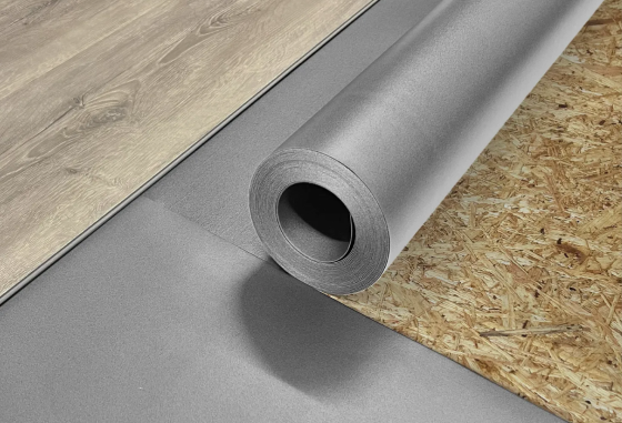 Trittschalldämmung darüber Klickvinyl in Holzoptik. Beispiel für die richtige Bodenvorbereitung bei unebenen Altbauuntergründen. Bild ist klickbar und führt zum passendem Produkt