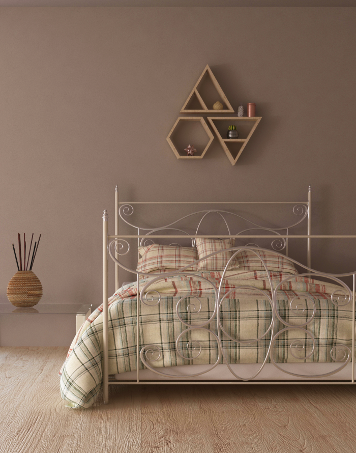 Ein Schlafzimmer mit einem Bett mit kariertem Bettzeug, einem Glastisch und Korkparkettboden.