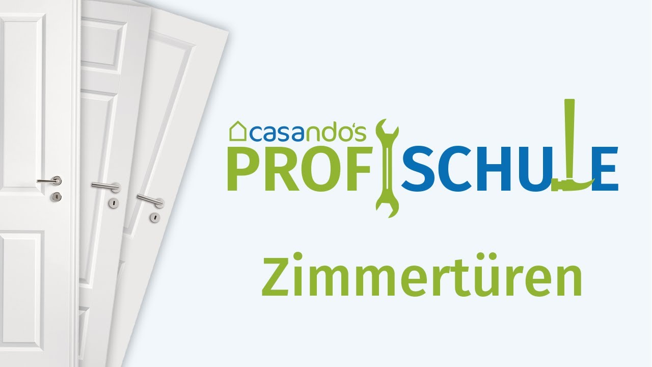 Drei weiße Innentüren mit deutschem Text "casandos Profischule Zimmertüren" sichtbar.
