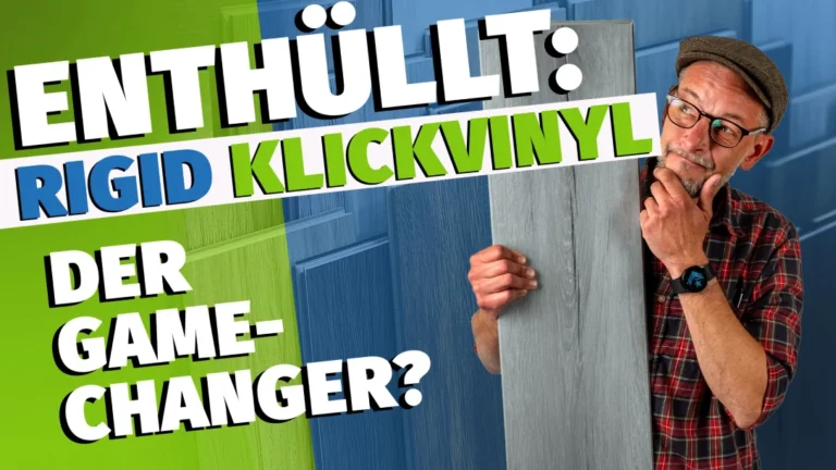 Coverbild eines YouTube-Videos mit dem Titel: 'Enthüllt: Rigid Klickvinyl – der Gamechanger?'. Rechts im Bild ein Mann mit Brille, Mütze und kariertem Hemd, der nachdenklich ein graues Vinylbodenpaneel hält. Im Hintergrund verschiedene aufgestellte Bodenmuster in Blautönen, links ein grüner Farbverlauf. Die Schlagworte 'Rigid Klickvinyl' sind farblich hervorgehoben