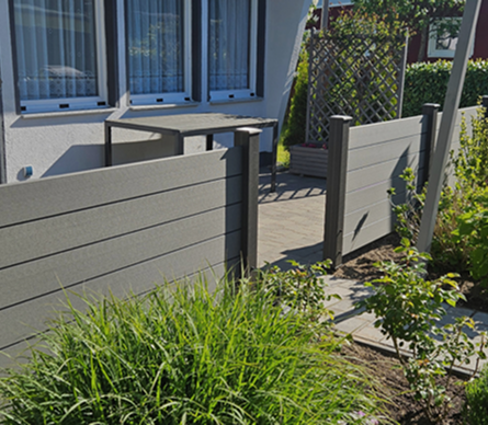 Sichtschutzzaun in Anthrazit als Garten Abgrenzung