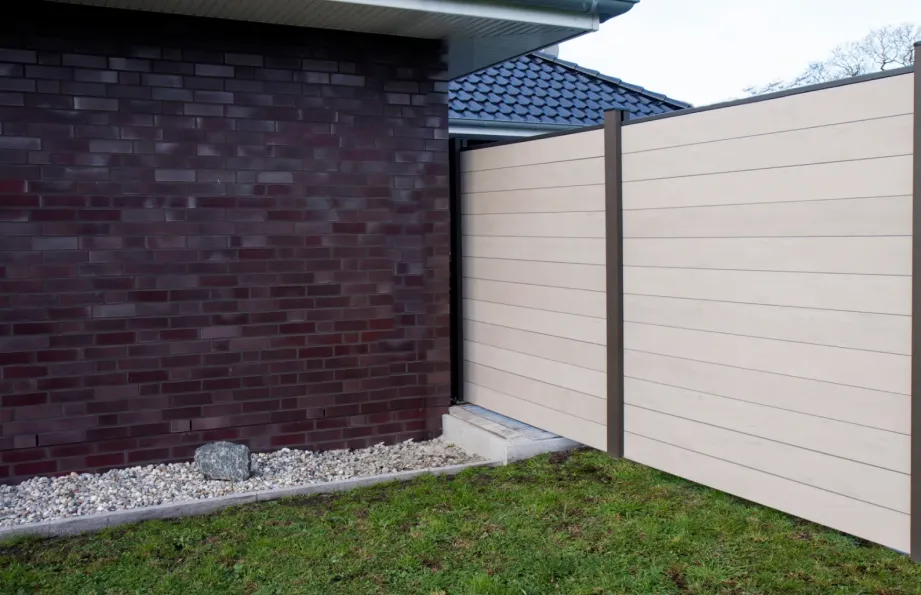 GroJa WPC/BPC Solid Sichtschutzzaun Stecksystem mit WPC/BPC Pfosten Komplettset