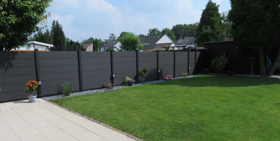 HORI WPC Sichtschutzzaun Stecksystem glatt / glatt XXL