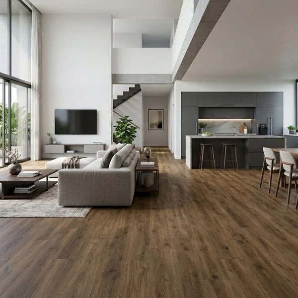 Dunkler Klebevinylboden im großen Wohnbereich