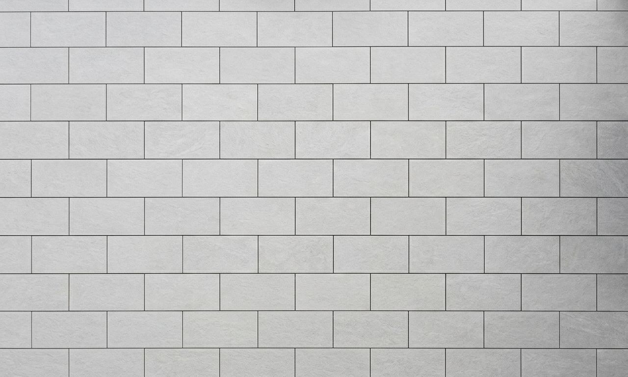 Bild von Terrassenplatten im Reihenverband verlegt