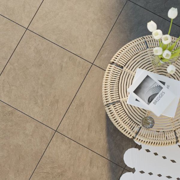 Helle Terrassenplatten quadratisch von oben