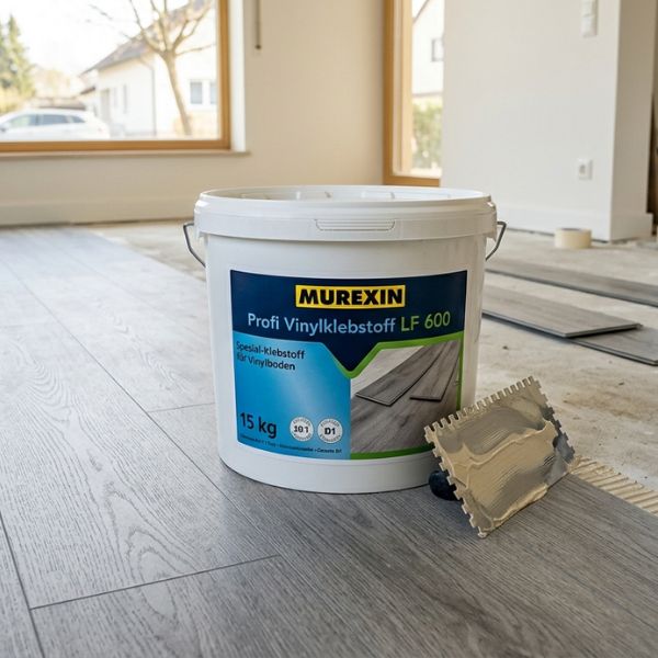 Ein Eimer Vinyl Klebstoff steht auf dem Boden