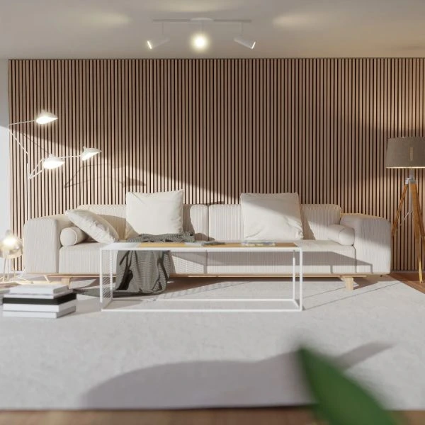 Hell braune Wandverkleidung hinter einer hellen Couch