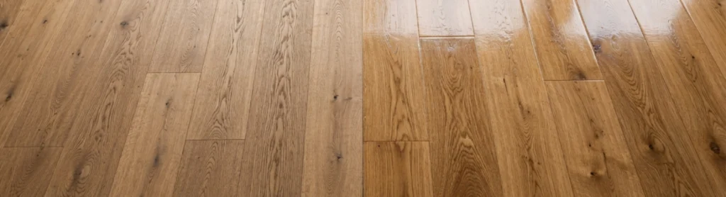 Nahaufnahme von geöltem Parkett verglichen mit glänzend lackiertem Parkett