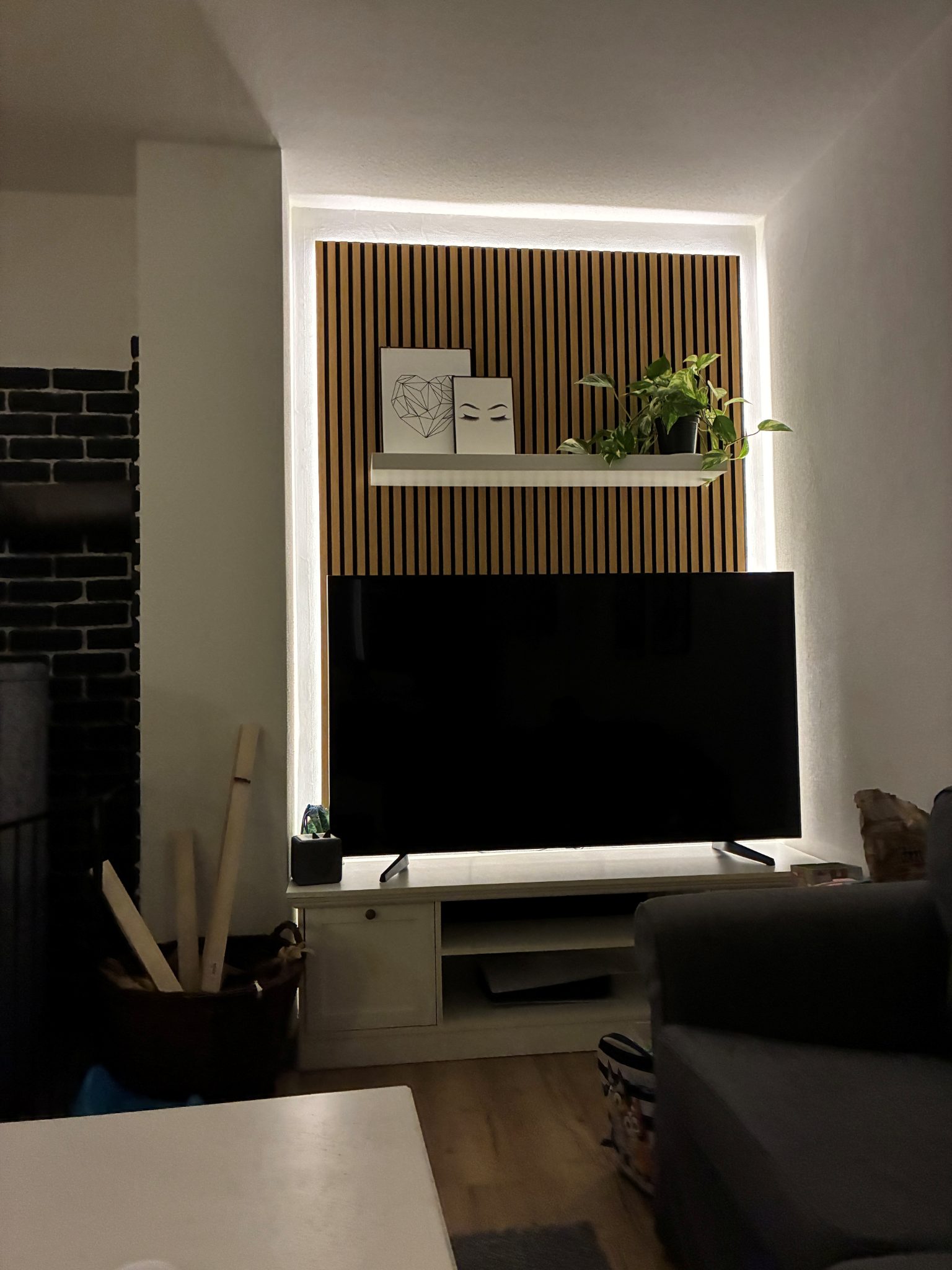 Schwebende Wandpaneele mit LED